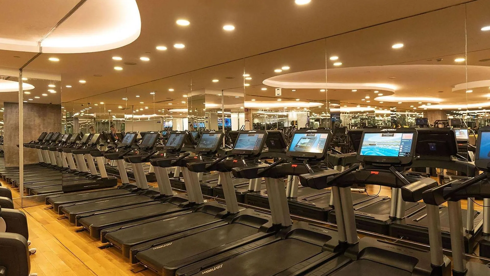Wyndham Grand Istanbul Kalamis Marina Hotel