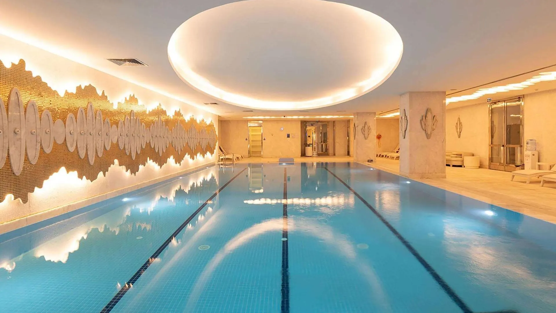 Wyndham Grand Istanbul Kalamis Marina Hotel 5*,