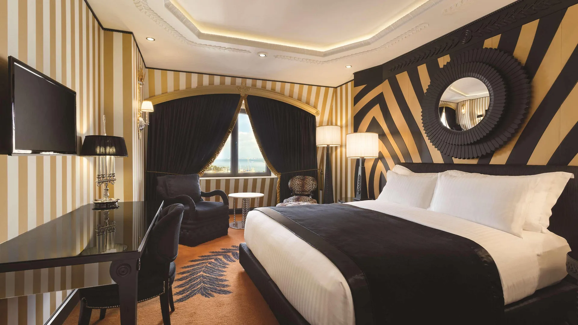 Wyndham Grand Istanbul Kalamış Marina Hotel