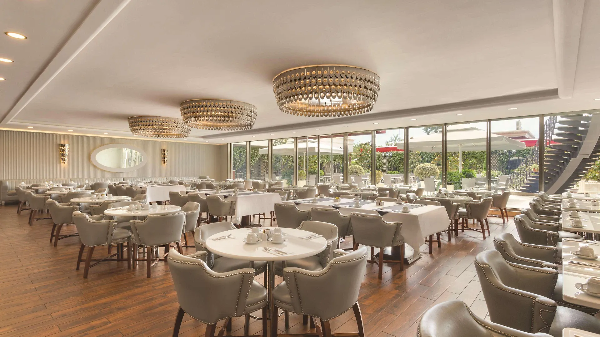 Wyndham Grand Istanbul Kalamış Marina Hotel 5*,