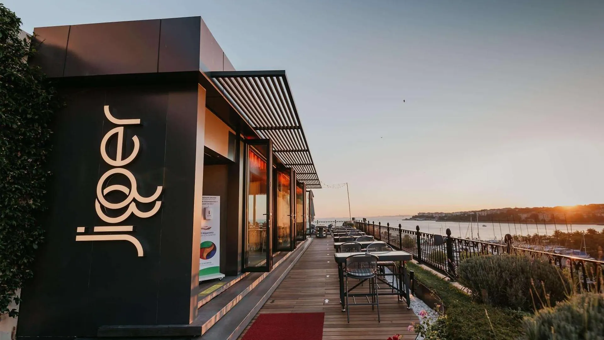 Wyndham Grand Istanbul Kalamis Marina Hotel 5*,