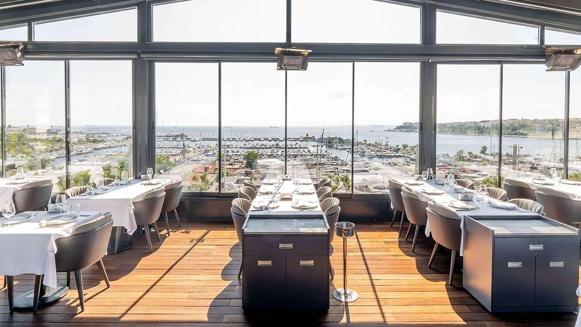 Wyndham Grand Istanbul Kalamış Marina Hotel