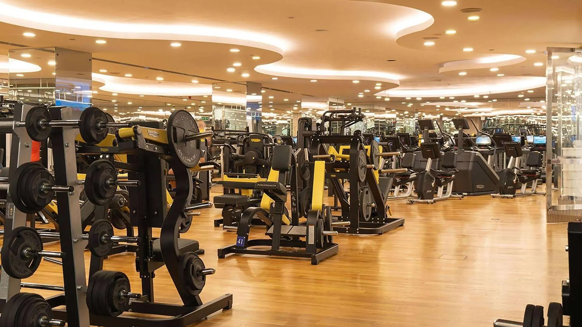 Wyndham Grand Istanbul Kalamış Marina Hotel