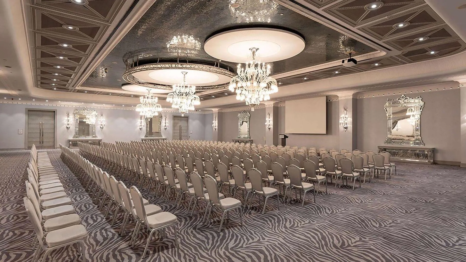 Wyndham Grand Istanbul Kalamış Marina Hotel