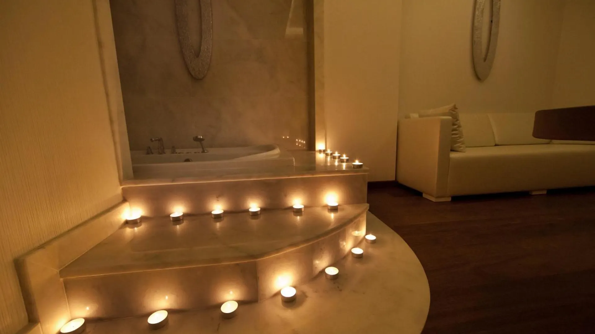 *****  Wyndham Grand Istanbul Kalamis Marina Hotel Turecko