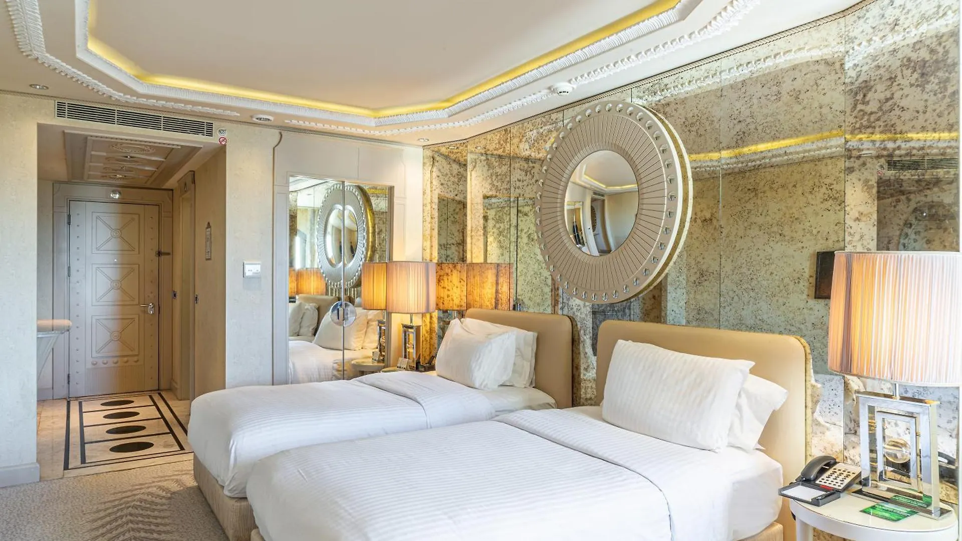 Wyndham Grand Istanbul Kalamış Marina Hotel