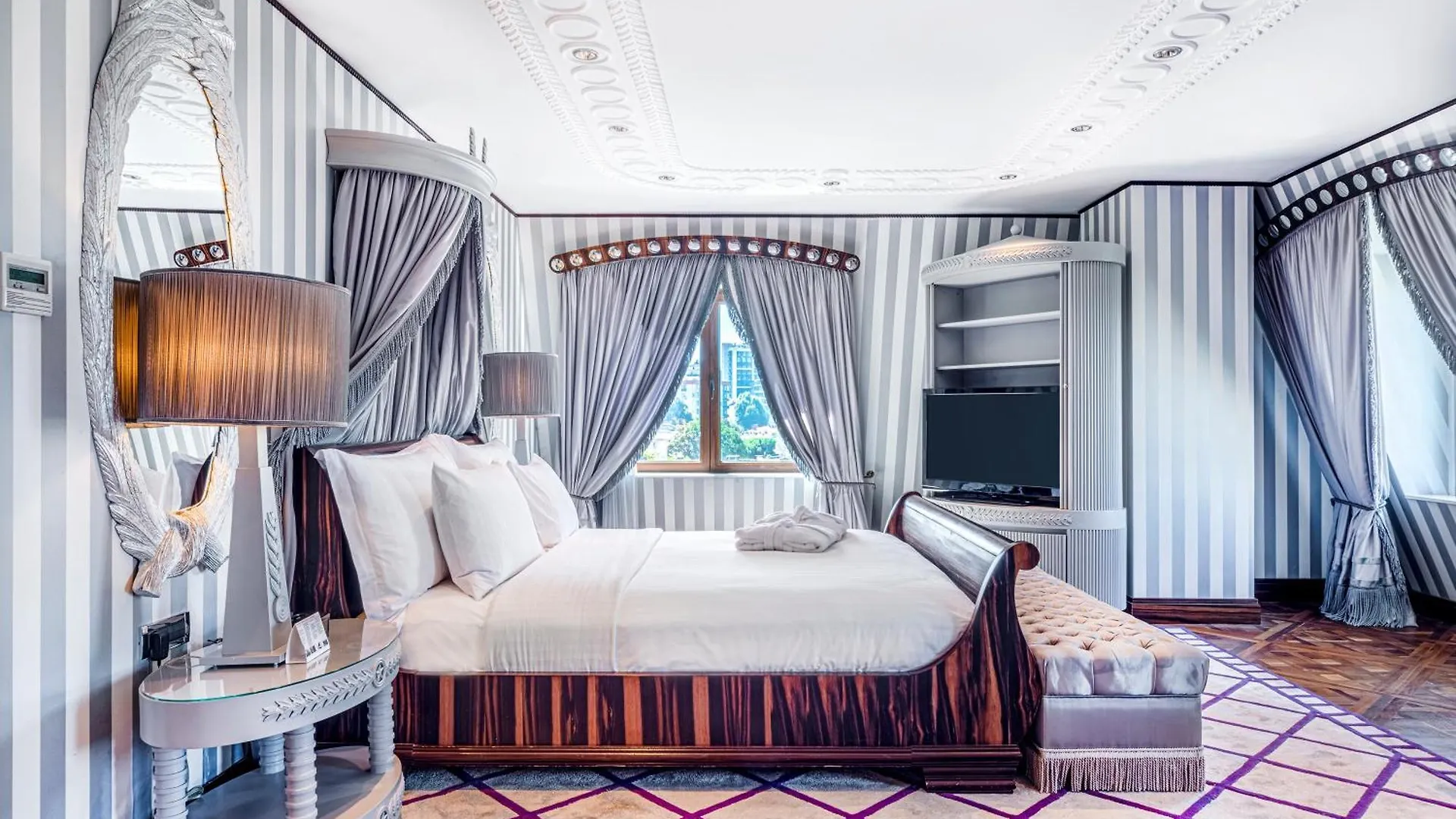 Wyndham Grand Istanbul Kalamış Marina Hotel