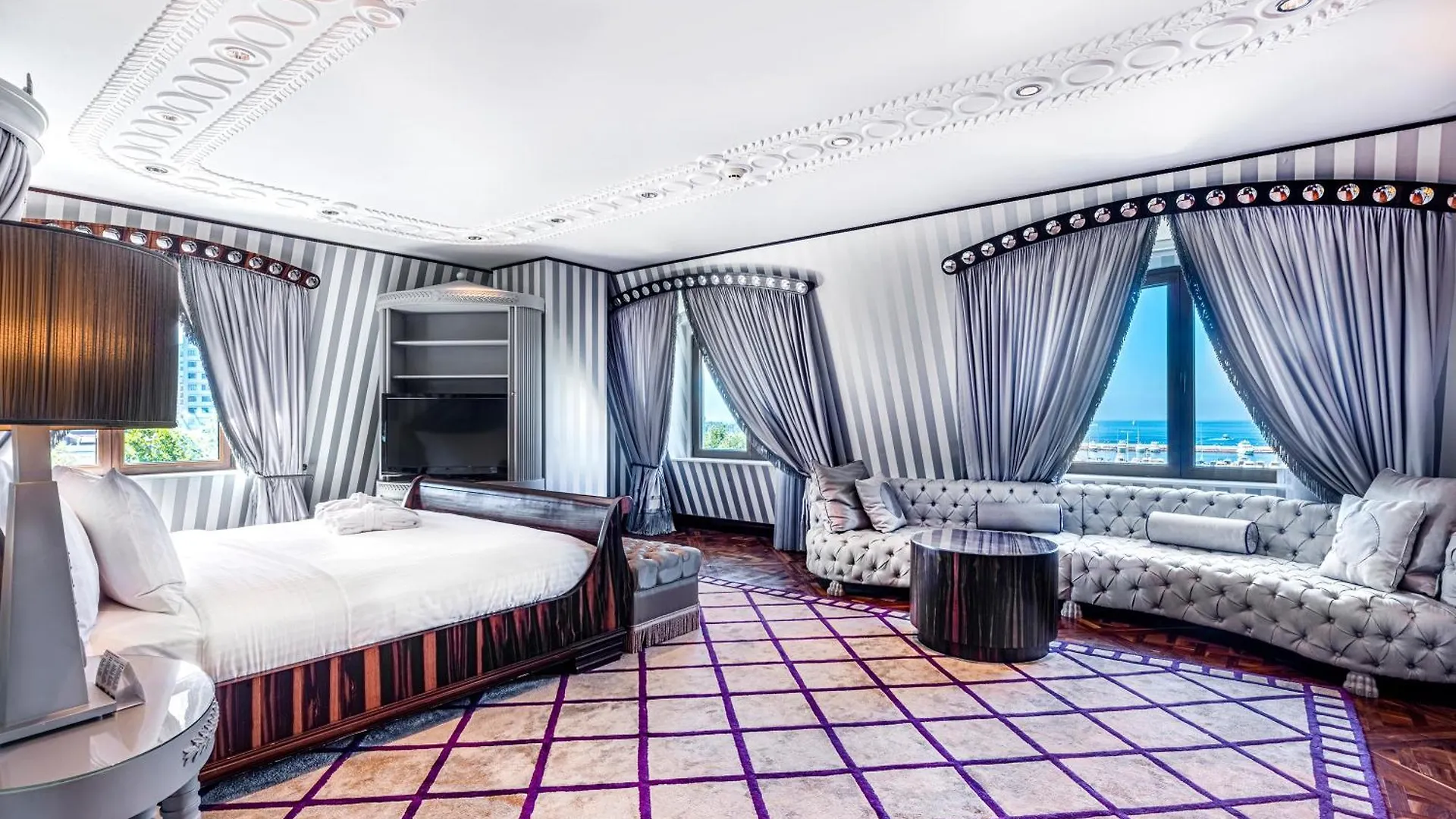 Wyndham Grand Istanbul Kalamış Marina Hotel
