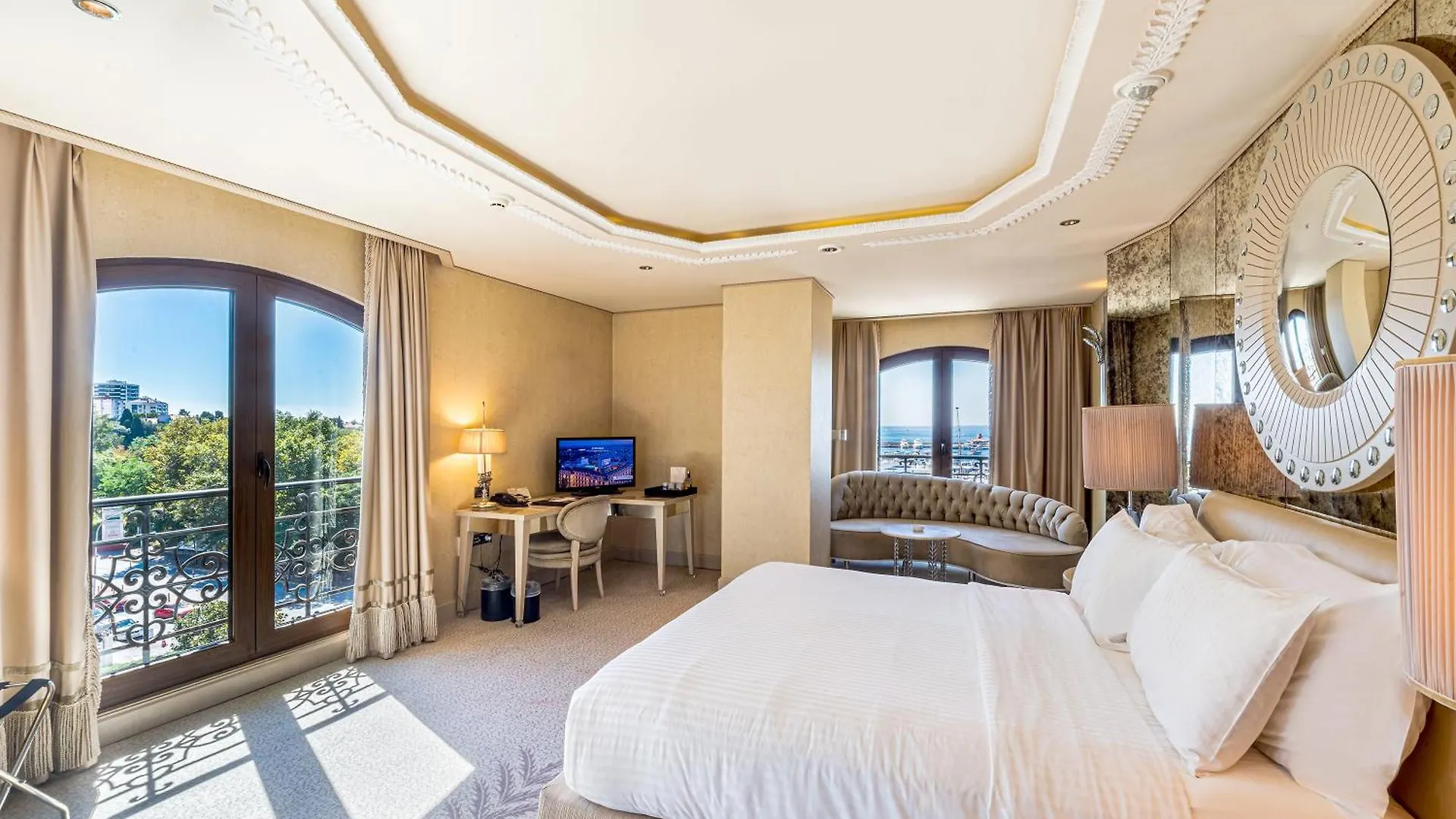 Wyndham Grand Istanbul Kalamış Marina Hotel