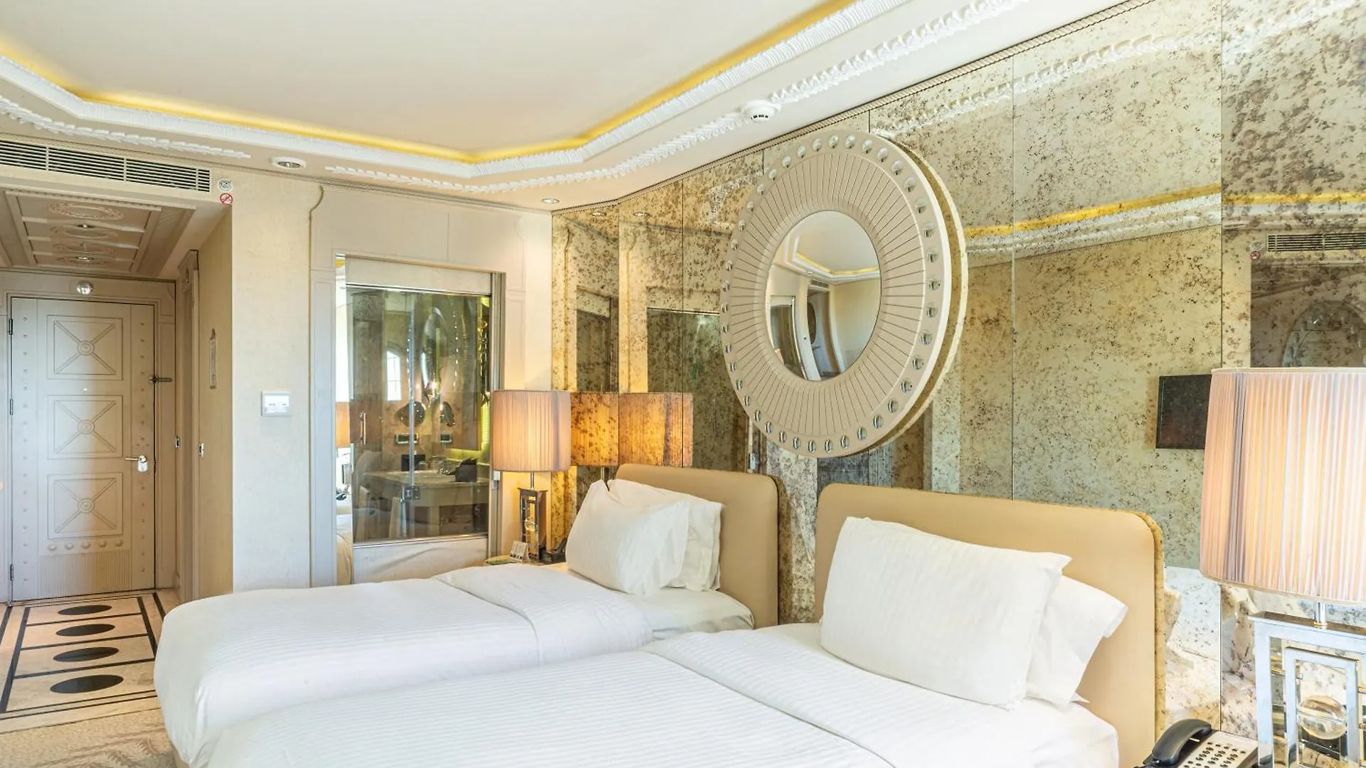 Wyndham Grand Istanbul Kalamış Marina Hotel