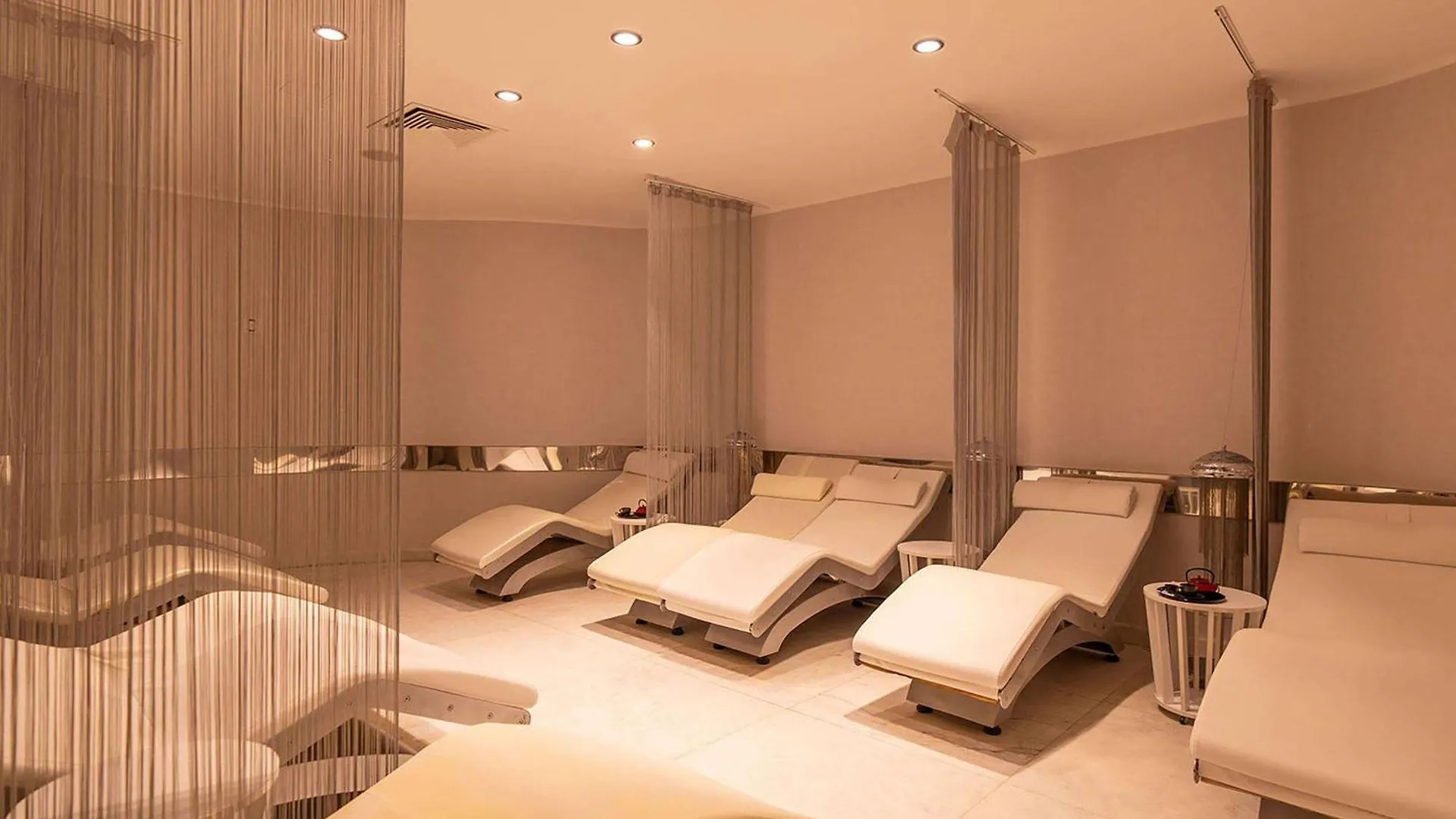 Wyndham Grand Istanbul Kalamış Marina Hotel