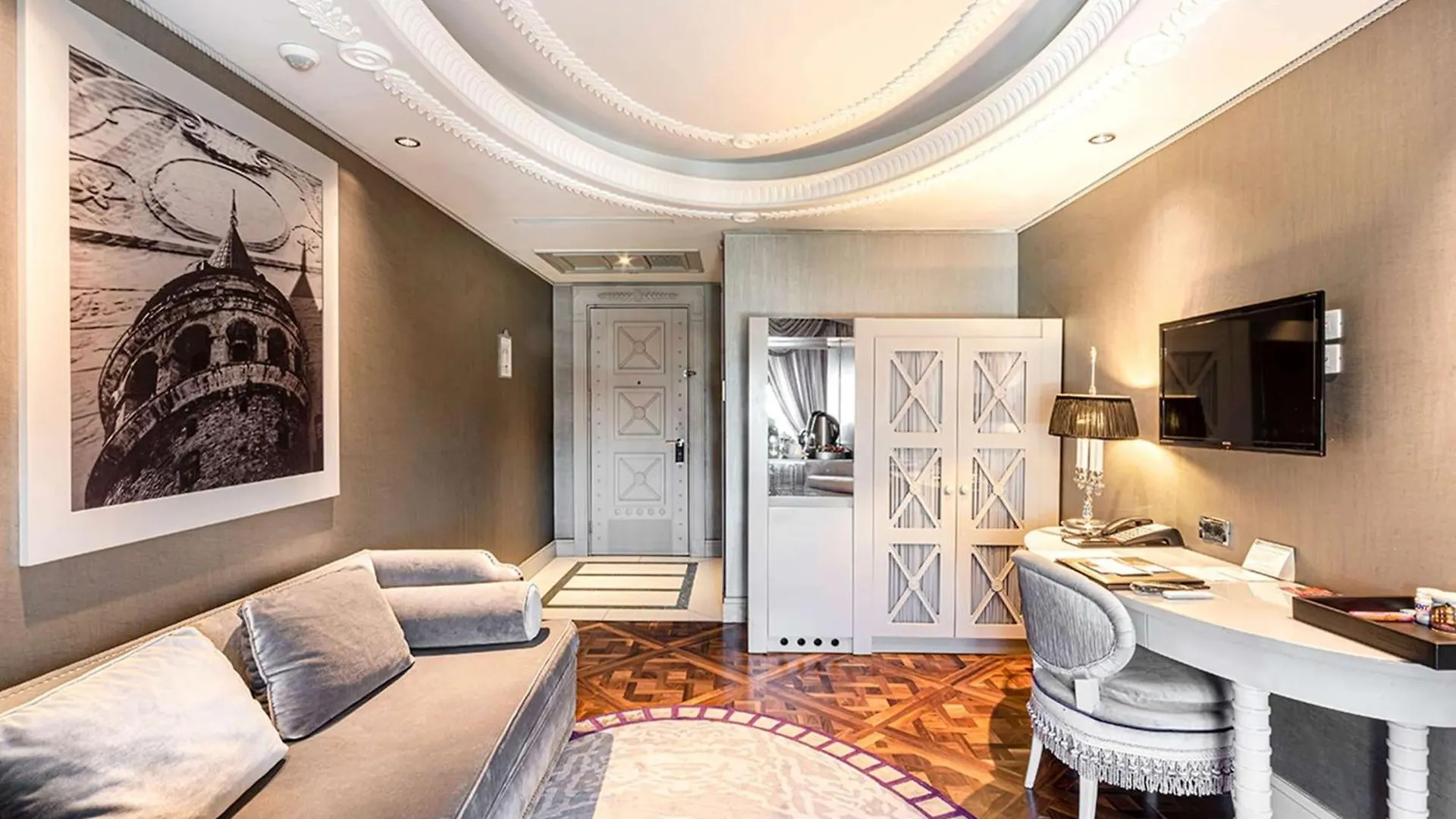 Wyndham Grand Istanbul Kalamış Marina Hotel 5*,