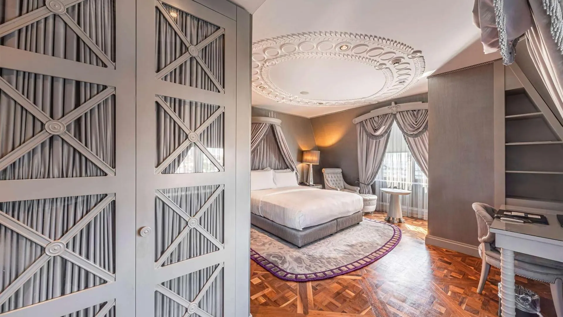 Wyndham Grand Istanbul Kalamış Marina Hotel
