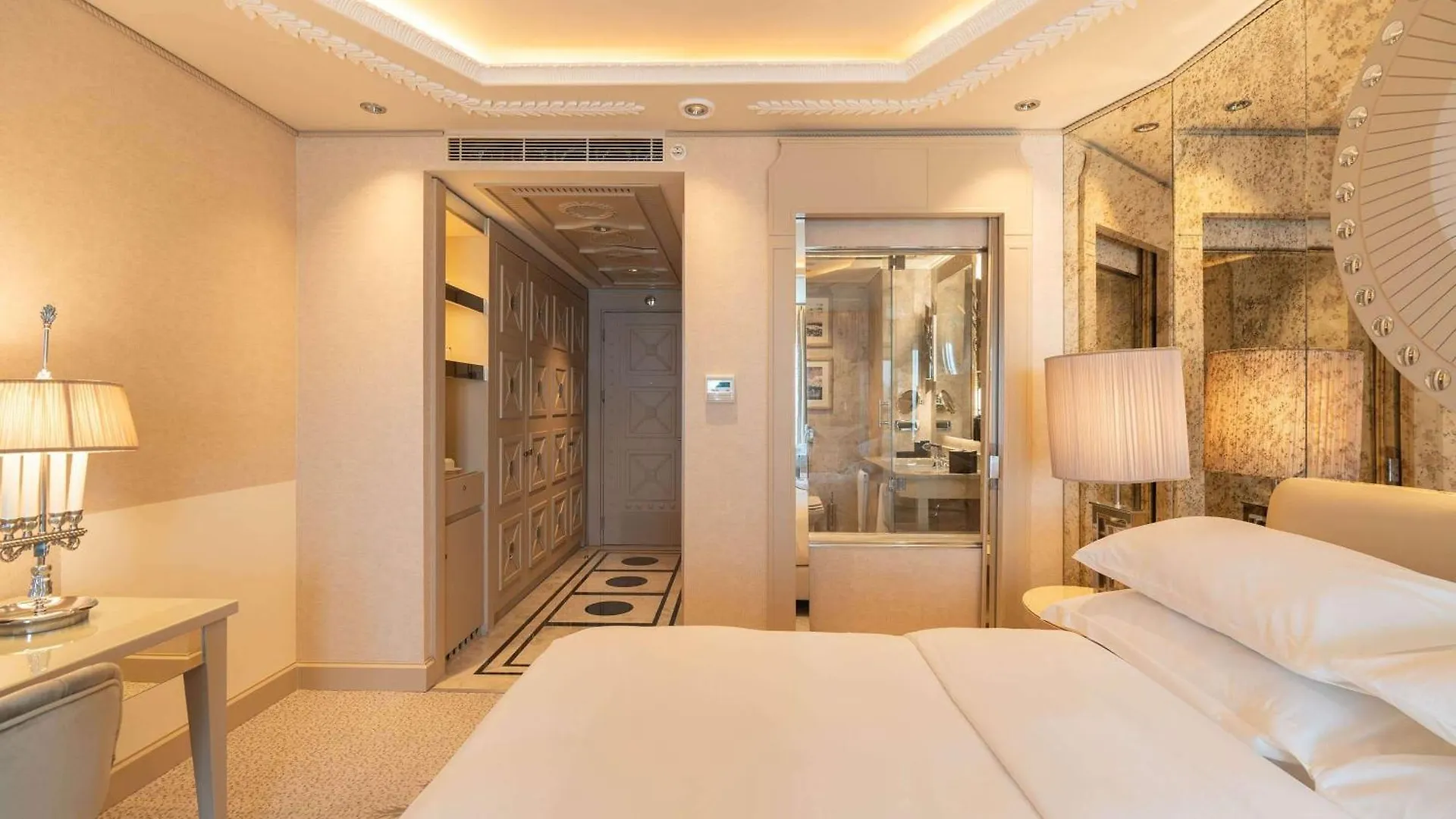 Wyndham Grand Istanbul Kalamış Marina Hotel