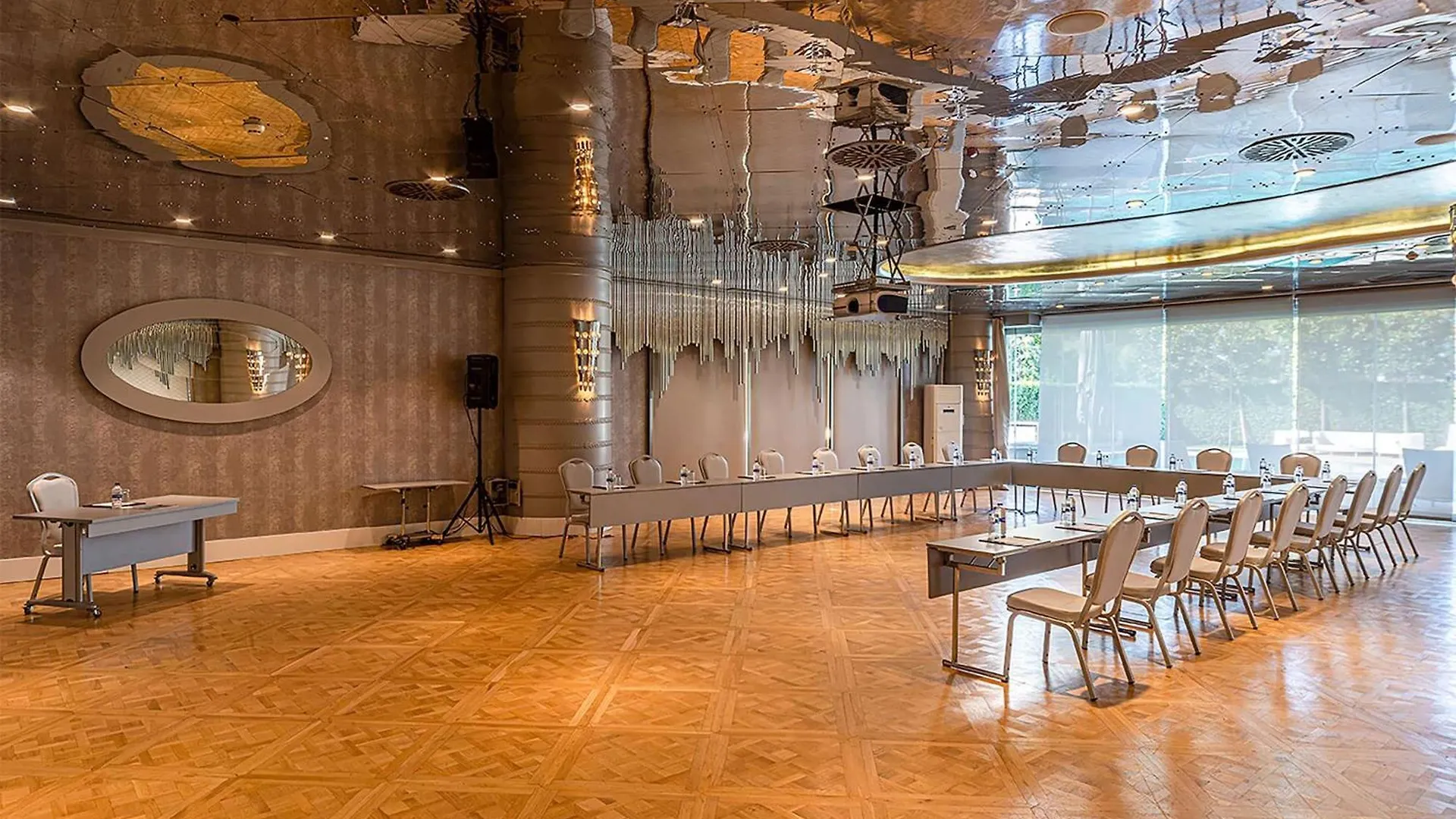 Wyndham Grand Istanbul Kalamış Marina Hotel