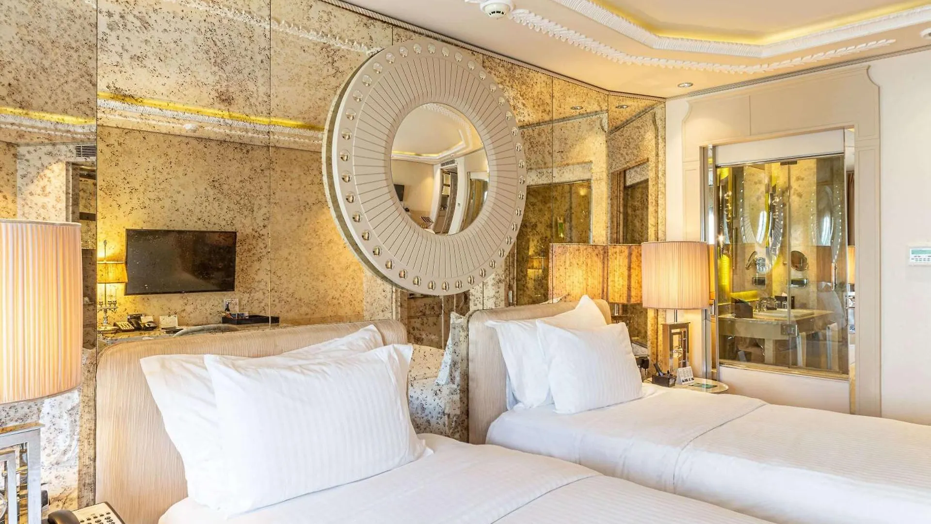 Wyndham Grand Istanbul Kalamış Marina Hotel