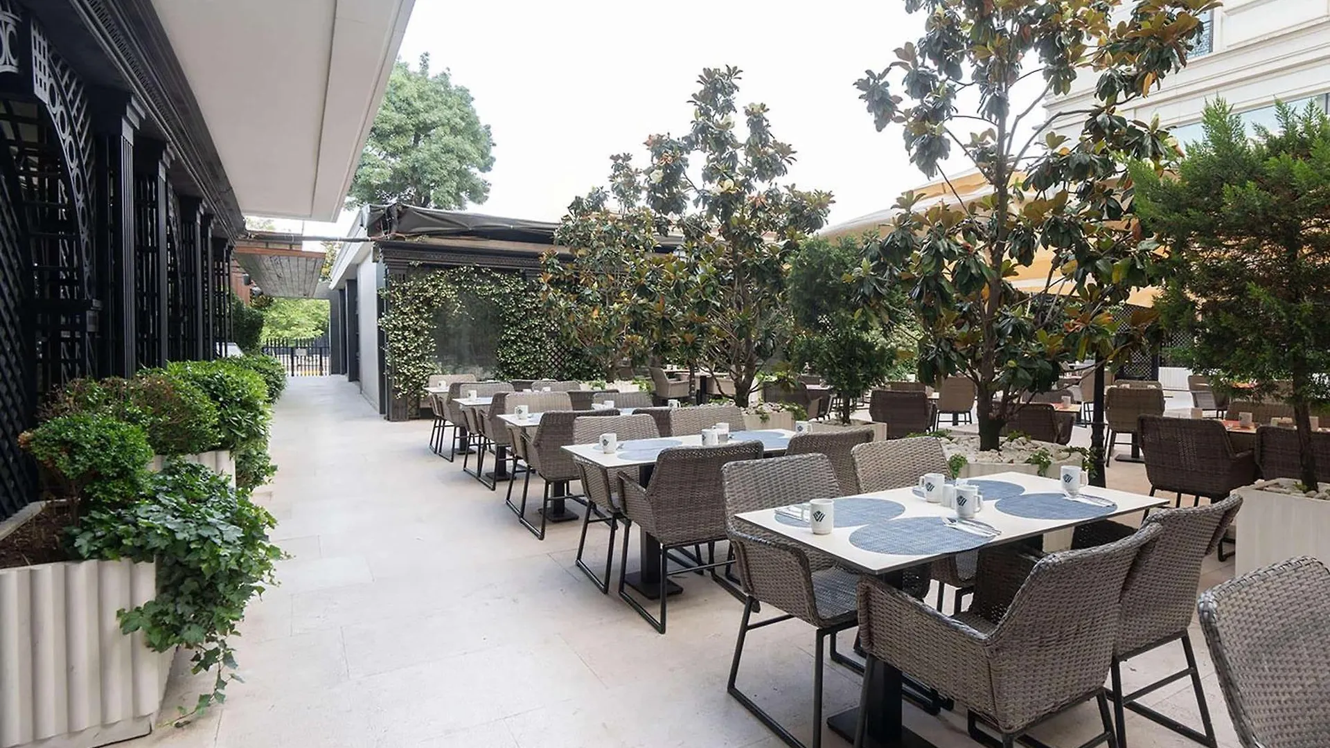 Wyndham Grand Istanbul Kalamis Marina Hotel 5*,