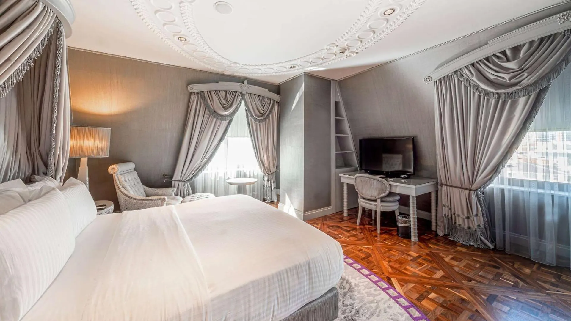 Wyndham Grand Istanbul Kalamis Marina Hotel